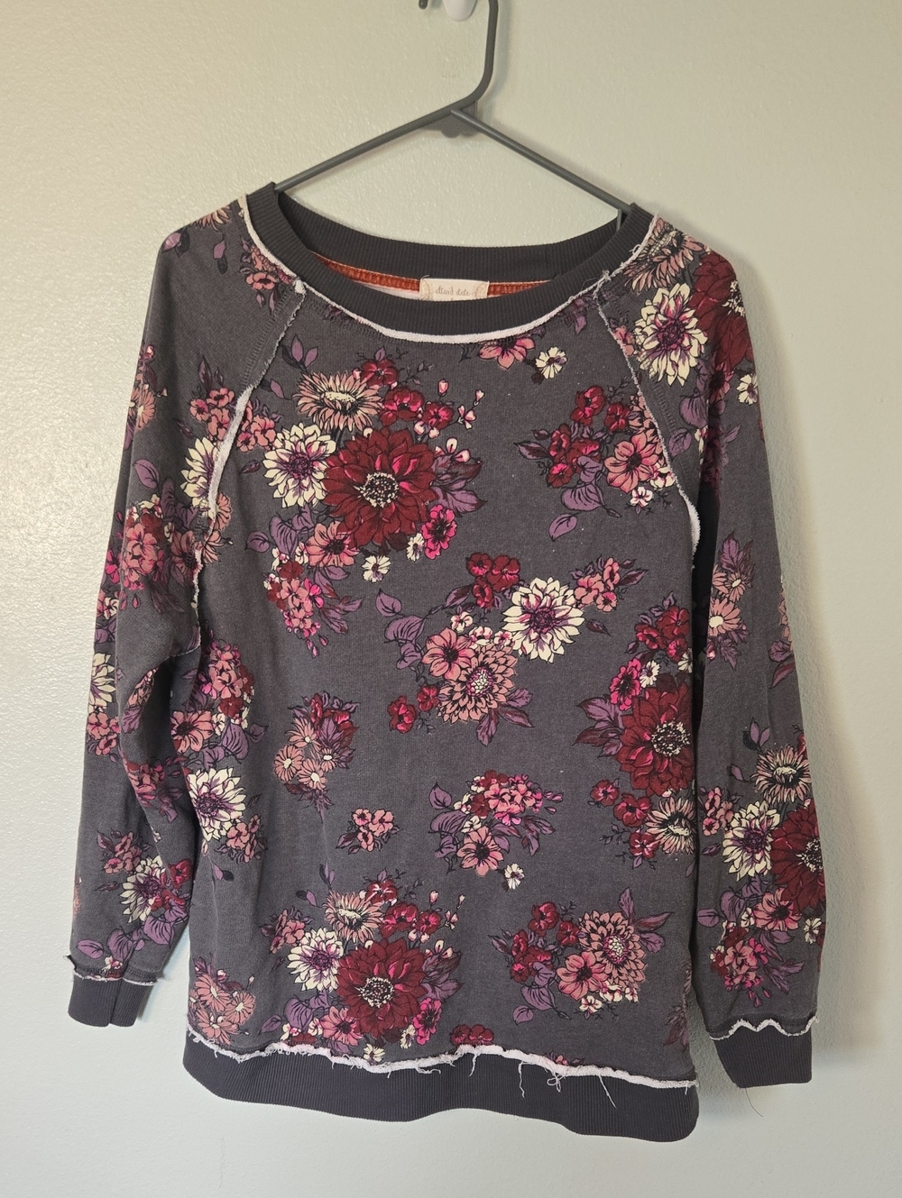 Altar'd State | Gray Floral Raw Seam Sweatshirt Size Small